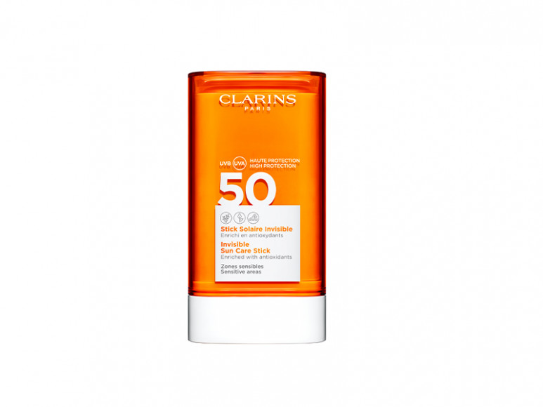Солнцезащитный карандаш для чувствительных участков лица Stick Solaire Invisible SPF 50, Clarins. Подойдет для защиты области вокруг глаз, скул, ушей, носа, шеи. В составе комплекс растительных экстрактов Sunplancomplex, суспензия капель масла и солнцезащитные фильтры. Cредство безопасно для кораллов.