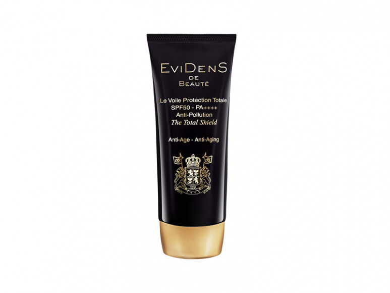 Солнцезащитный антивозрастной крем для лица The Total Shield SPF50, Evidens de Beaute. Включает тройной коллаген Triple Collagene, служащий для кожи надежной защитой от УФА/УФВ-лучей и инфракрасного излучения, а также родниковую воду «ля фу» с юга Франции, которая известна своей чистотой, увлажняющими и целебными свойствами.