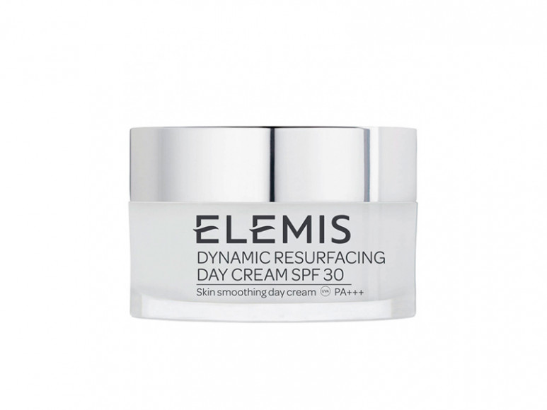 Дневной крем для лица «Дайнемик anti-age» SPF30, Elemis. Содержит ​запатентованную технологию Tri-Enzyme, действующую как катализатор для безопасного и эффективного отшелушивания омертвевших клеток кожи. Формула также включает белый трюфель и масло семян малины для увлажнения и ровного тона и органический экстракт мирта для усиления естественной антиоксидантной защиты.