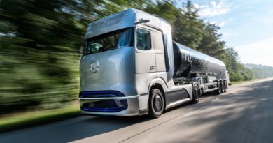Грузовик Mercedes-Benz GenH2 Truck